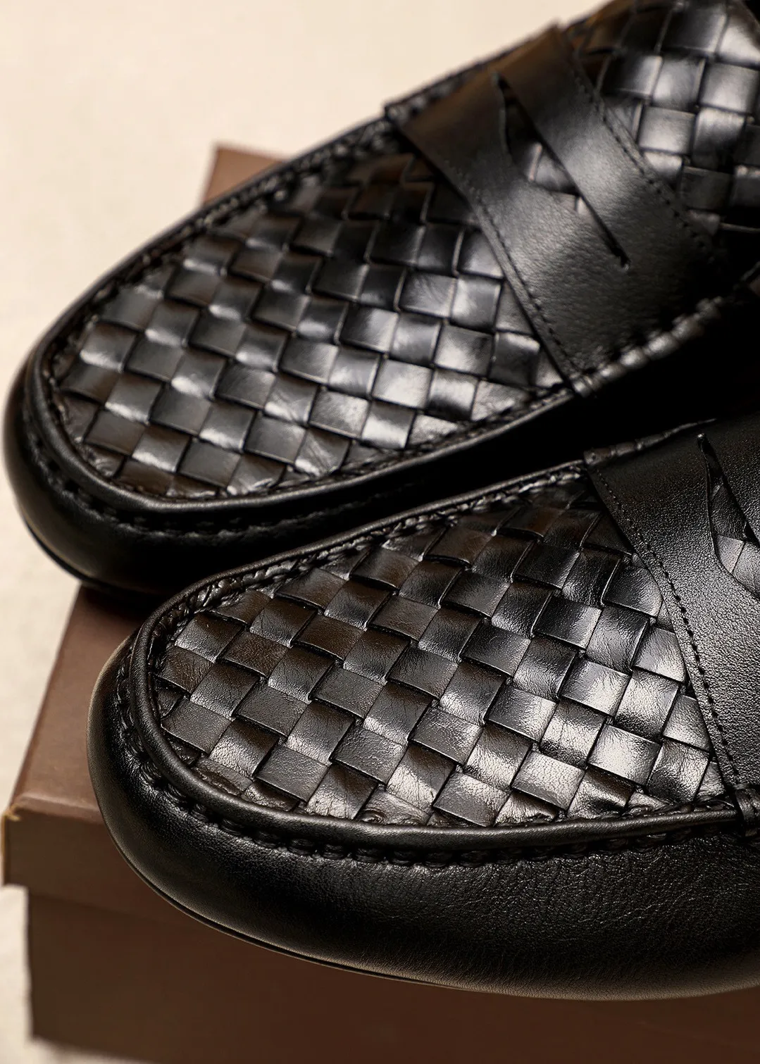 Men's Men's Shoes 💰: 420 💐BV Men's Slip-on Shoes® [BOTTEGA VENETA] Official website counter new model, one-to-one mold opening ⚠Italian calfskin embossed ➕Cow 🐂 leather lining. Driving slip-ons, available at counters, sizes 39-44 (38.45🉑️customized)